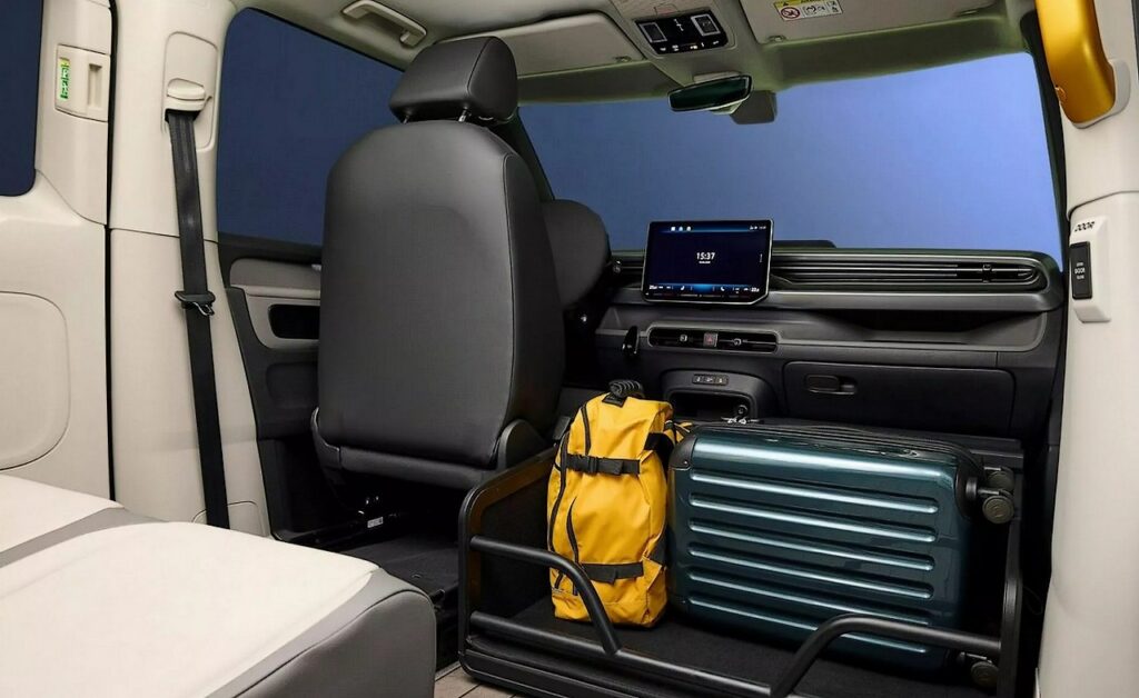 ID. Buzz AD interior