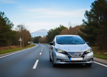 La OCU desenmascara a los coches que más y menos mienten al hablar de autonomía