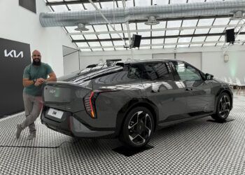 Nos subimos al Kia EV4 Fastback 2025: el eléctrico que rompe con lo establecido