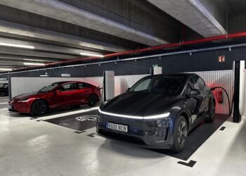 Tesla e Iberdrola bp pulse en Nuevos Ministerios