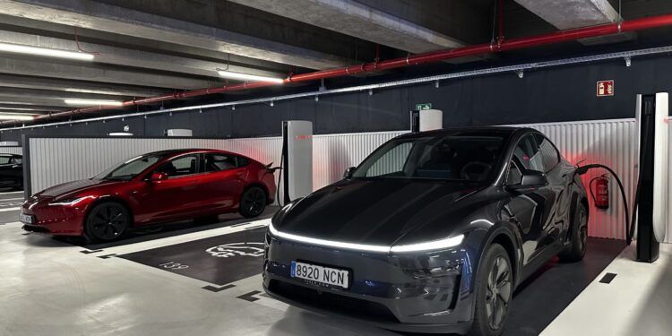 Tesla e Iberdrola bp pulse en Nuevos Ministerios