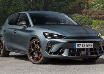 ¿Buscas un híbrido enchufable? Estas son las 25 berlinas y compactos con más autonomía eléctrica del mercado