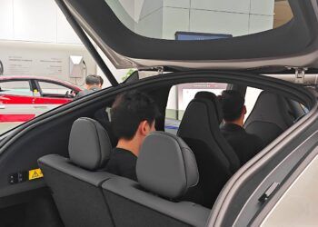 Tesla Model Y L con tercera fila de asientos