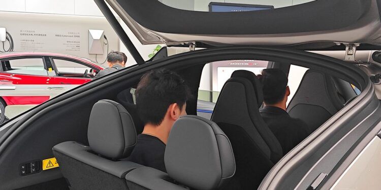 Tesla Model Y L con tercera fila de asientos