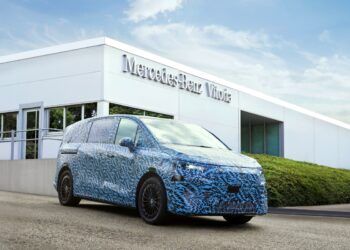 El futuro de la Clase V eléctrica comienza a tomar forma en Vitoria: ya se fabrica el Mercedes VLE preserie