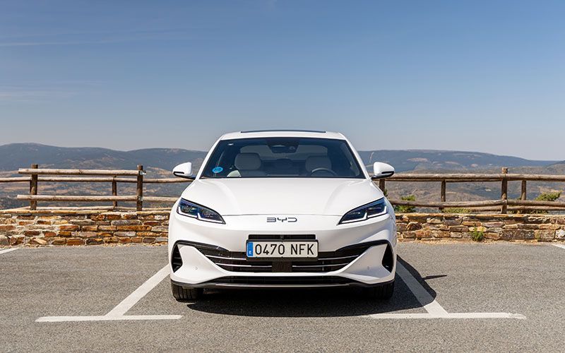 BYD Seal 6 DM-i frontal BYD Seal 6 DM-i frontal