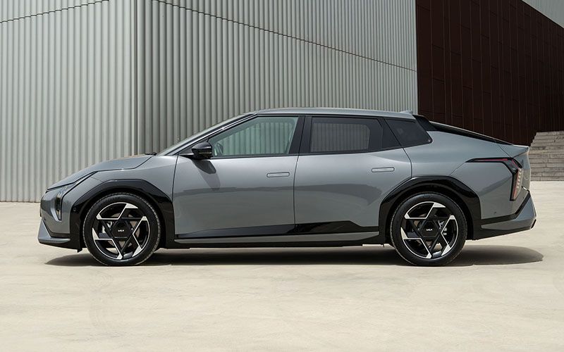 KIA EV4 Fastback lateral KIA EV4 Fastback lateral