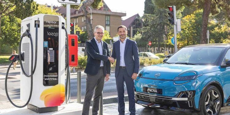 La colaboración entre Nissan y Repsol permite a los propietarios de eléctricos recargar más de 10.000 km al año sin coste adicional