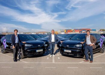 Rendida a las prestaciones y confort de los SUV eléctricos: Cabify llena su flota en Madrid de decenas de Ford Capri y Skoda Elroq