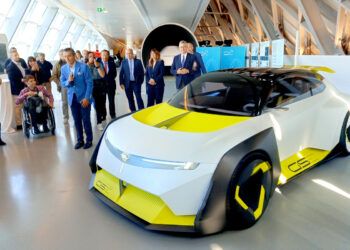 El impresionante Opel Corsa GSE Vision Gran Turismo ya se puede admirar en Zaragoza: date prisa si no te lo quieres perder