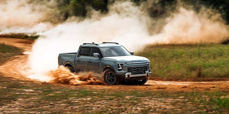 El nuevo Santana 400 PHEV combina diseño robusto y propulsión híbrida enchufable para uso profesional y off-road