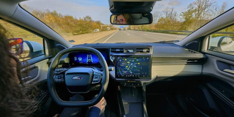 Ford amplía el acceso al sistema BlueCruise de conducción sin manos en autopista