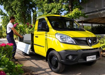 El city e-truck Piaggio Porter NPE llega con carrocerías listas para usar y mejores cifras de carga. Su propuesta eléctrica busca cubrir tareas diarias sin restricciones de acceso urbano