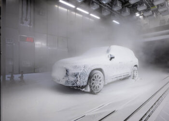 Este SUV compacto de Mercedes te hará sentir como en casa, aunque en el exterior haga 40º bajo cero