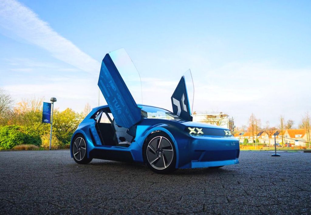 La tecnología modular del coche eléctrico permite cambiar componentes dañados usando herramientas básicas y una app