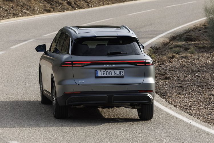 Ebro s900 PHEV curva trasera Ebro s900 PHEV curva trasera