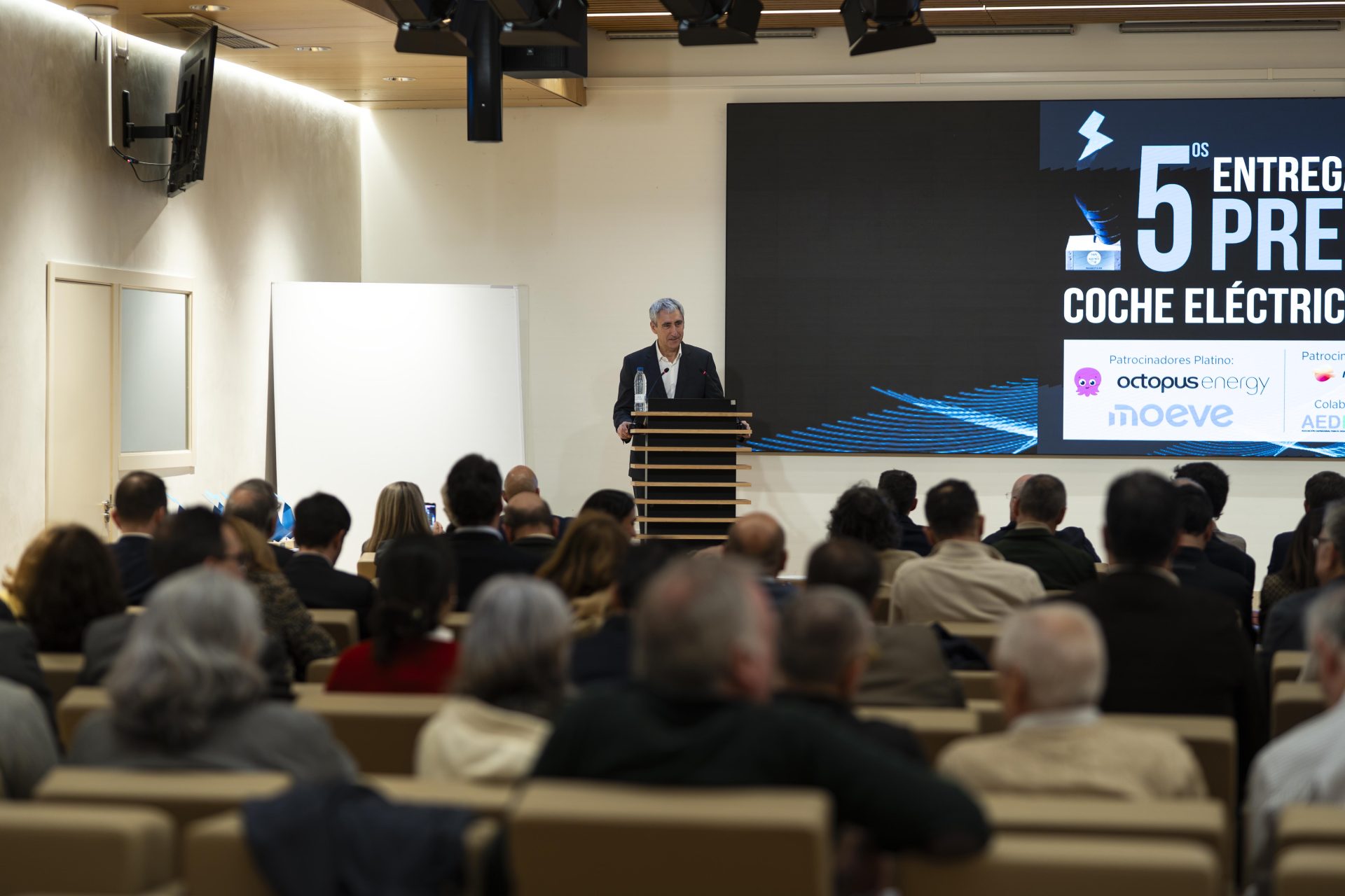 premios coche eléctrico del año