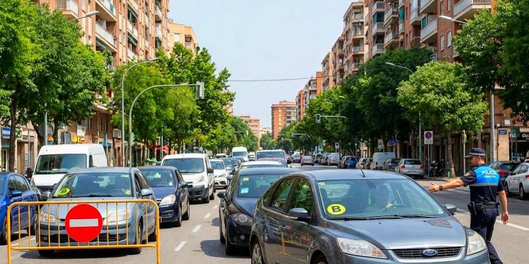 El nuevo plan de calidad del aire pone fecha de caducidad a los coches con etiqueta B, impidiendo su paso en episodios de contaminación desde ahora y totalmente en 2028