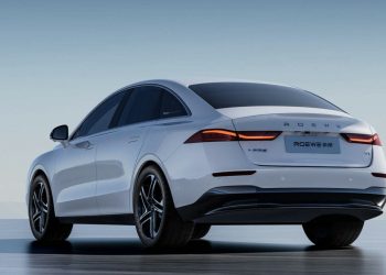 El Roewe D7 DMH revienta el mercado: 2.220 km sin repostar