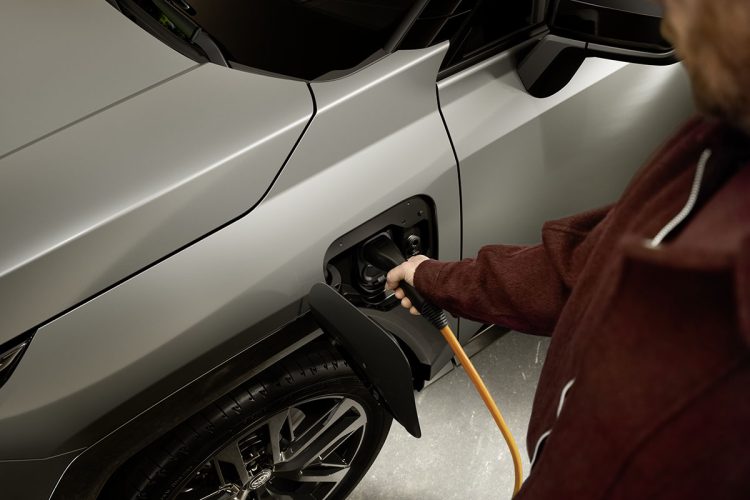 Toyota RAV4 PHEV carga Toyota RAV4 PHEV carga