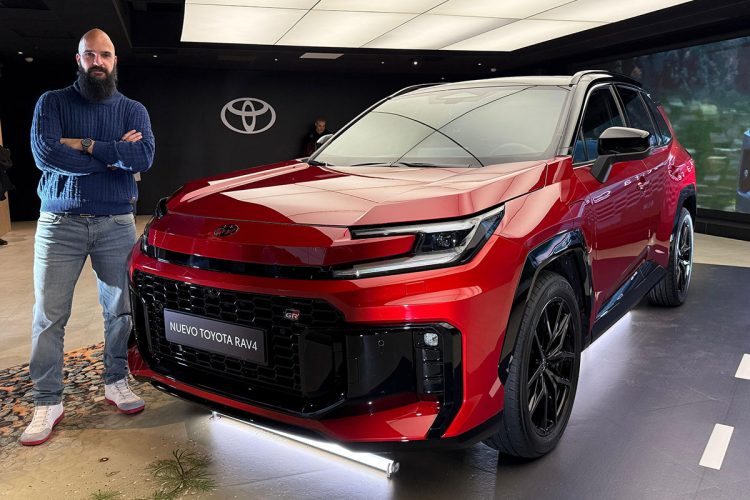 Toyota RAV4 PHEV Karam Toyota RAV4 PHEV Karam