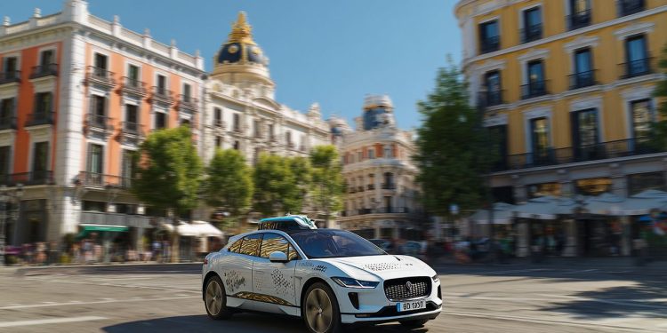 Un nuevo informe revela cómo la conducción autónoma eliminará los atascos fantasma logrando un ahorro energético masivo en las carreteras españolas