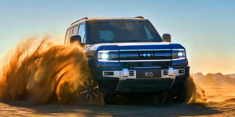 El nuevo Denza B5 llama la atención por contar con un sistema mecánico que entrega 680 CV de potencia y permite recorrer más de 1.000 kilómetros sin necesidad de parar a repostar