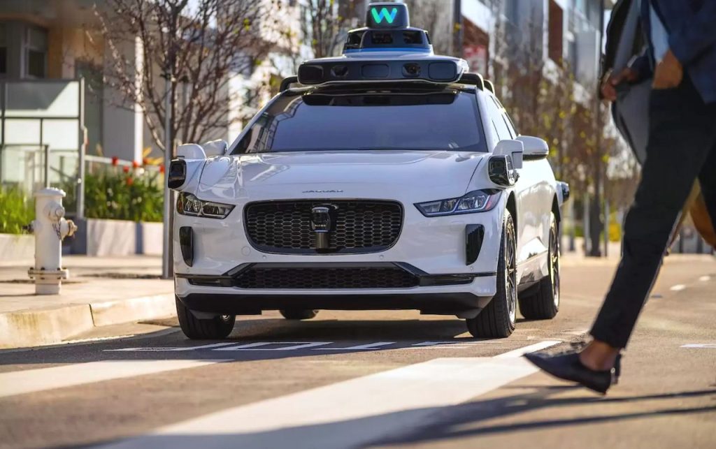 La tecnología de los coches conectados promete acabar con las esperas en los semáforos y optimizar cada frenada para reducir la contaminación drásticamente