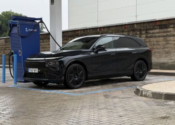 Xpeng G9 Performance Cargando Zunder