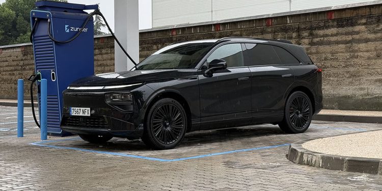 Xpeng G9 Performance Cargando Zunder