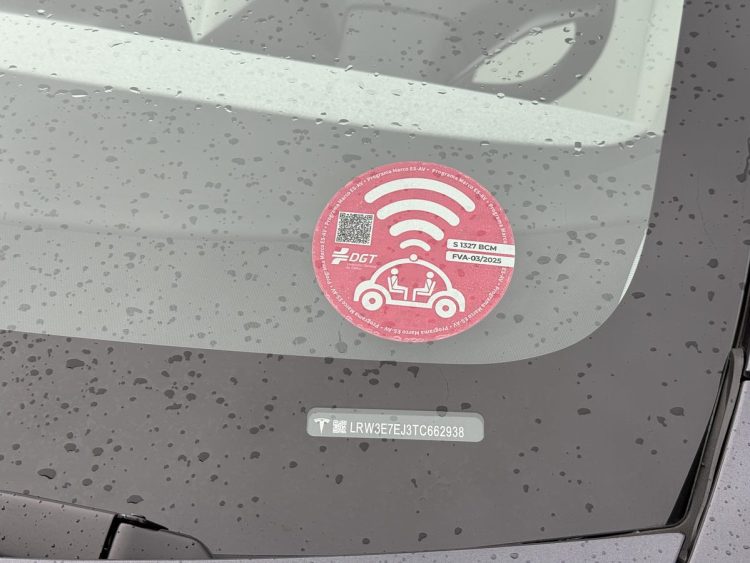 Tesla FSD conducción autónoma etiqueta Tesla FSD conducción autónoma etiqueta