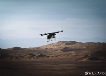 Xpeng sorprende: un coche eléctrico que “guarda” un dron volador