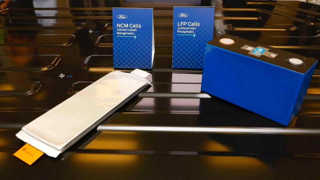 Las nuevas recomendaciones de carga para las baterías LFP buscan evitar que el indicador de kilómetros mienta al conductor por culpa de la estabilidad del voltaje.