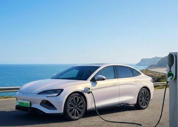 El nuevo híbrido enchufable de BYD permitirá viajar distancias largas sin gastar combustible gracias a su batería de 40 kWh