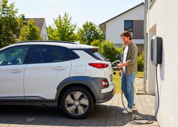 Cómo cargar un vehículo eléctrico sin dramas: el manual de Faconauto y AEDIVE que lo cambia todo