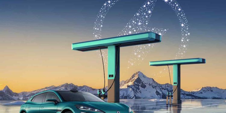 El Denza Z9GT presentará en Europa la tecnología Flash Charging. Promete recargas muy rápidas, incluso con frío extremo, y se dará a conocer oficialmente el 8 de abril en París.