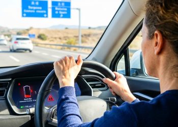 No es tu forma de conducir: por qué la autonomía de tu coche eléctrico cae en picado al salir del concesionario