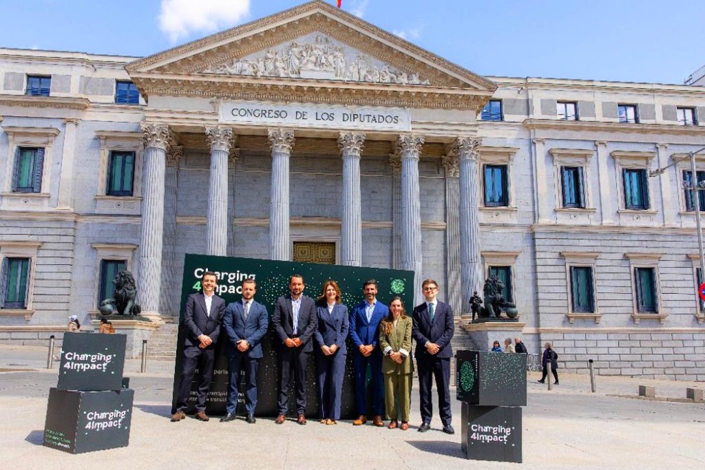 Los integrantes de la Asociación de Operadores de Recarga Ultrarrápida (AORU)