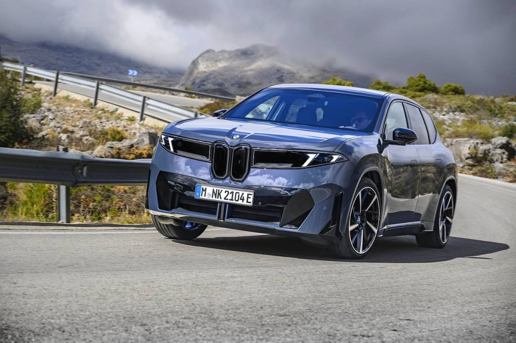 El BMW iX3 consigue un logro poco común al llevarse dos galardones esenciales en 2026.