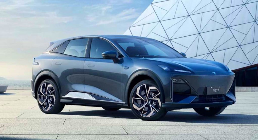 El Deepal S05 PHEV combina carga rápida en 15 minutos con la posibilidad de usar su batería para dispositivos externos.