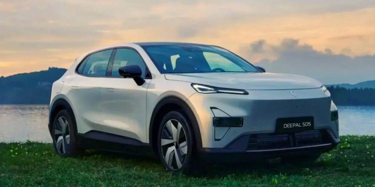 El Changan Deepal S05 PHEV supera los 1.000 km de autonomía total y permite moverse en eléctrico durante el uso diario sin emisiones.