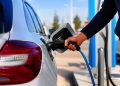 Impuestos coche eléctrico vs gasolina: la diferencia fiscal entre ambos modelos puede ser enorme y cambia la forma en como se entiende el precio real de cada vehículo.
