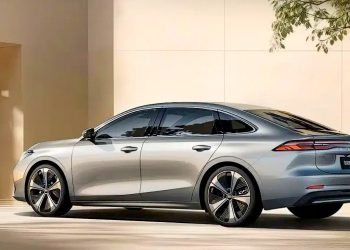 El coche eléctrico Geely Galaxy A7 EV irrumpe con fuerza gracias a su autonomía y a su precio en origen, y en un formato poco habitual en el mercado actual.