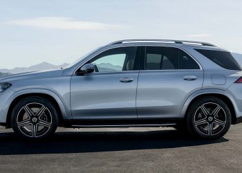 El Mercedes-Benz GLE 2026 estrena mejoras en motores, confort y digitalización. Mantiene versiones híbridas enchufables y refuerza su papel entre los SUV grandes más completos.