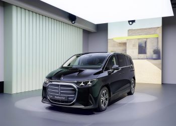 El Mercedes-Benz VLE eléctrico inicia pedidos con más de 800 km de autonomía, interior adaptable y primeras entregas en octubre desde la planta de Vitoria.