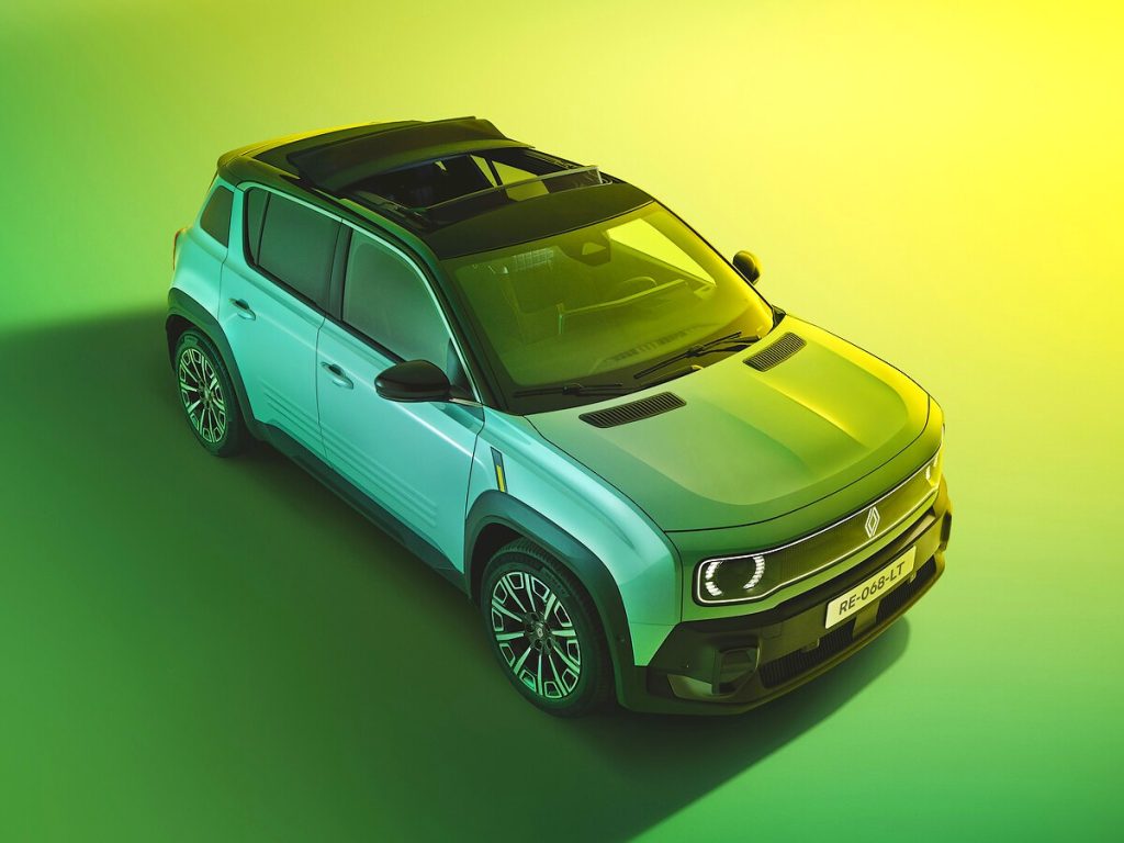 El Renault 4 E-Tech ofrece una gran capacidad de carga frente a la agilidad urbana del Mini Electric.
