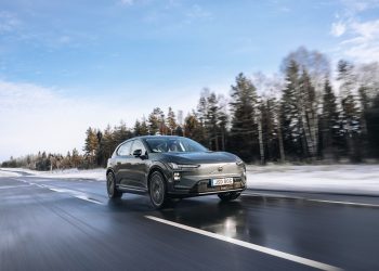 El Volvo EX60 introduce una nueva forma de conducir basada en datos y aprendizaje constante.