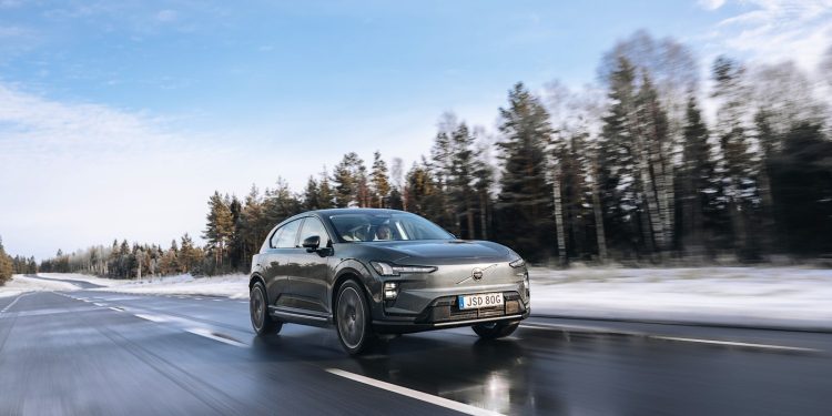 El Volvo EX60 introduce una nueva forma de conducir basada en datos y aprendizaje constante.