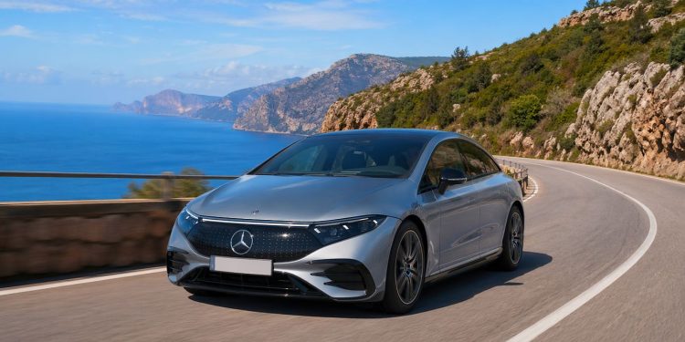 Los vehículos eléctricos que superan los 800 km de autonomía reducen las paradas, acortan los tiempos de viaje y se acercan al uso real de un coche de gasolina.