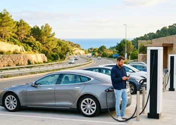 La recarga ultrarrápida depende de un puñado de empresas que han unido fuerzas para que cruzar la Península sin usar gasolina deje de ser una misión imposible para los conductores.